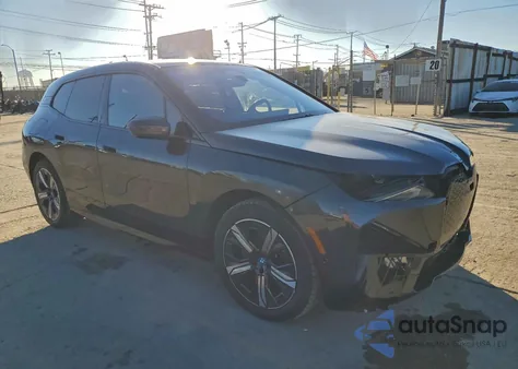 2024 BMW Ix xDrive50 z USA, uszkodzony, nr VIN WB523CF04RCN74259